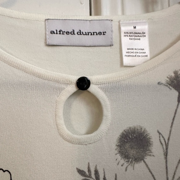 Alfred Dunner Cream 3/4 Sleeve Graphic Blouse - Picture 2 of 8